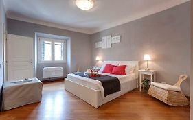 Espresso Apartment By Mamo Florence